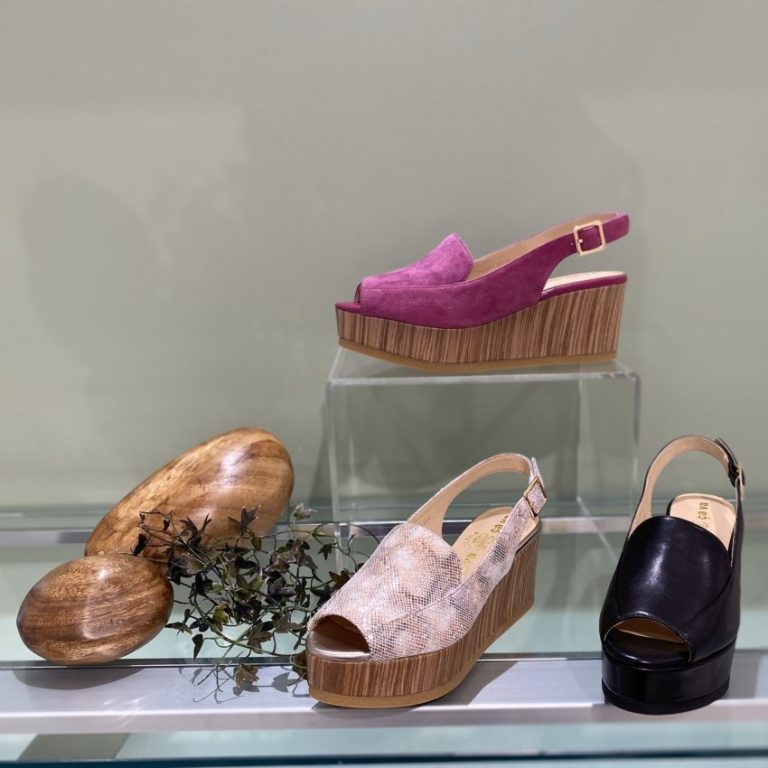 厚底サンダル！