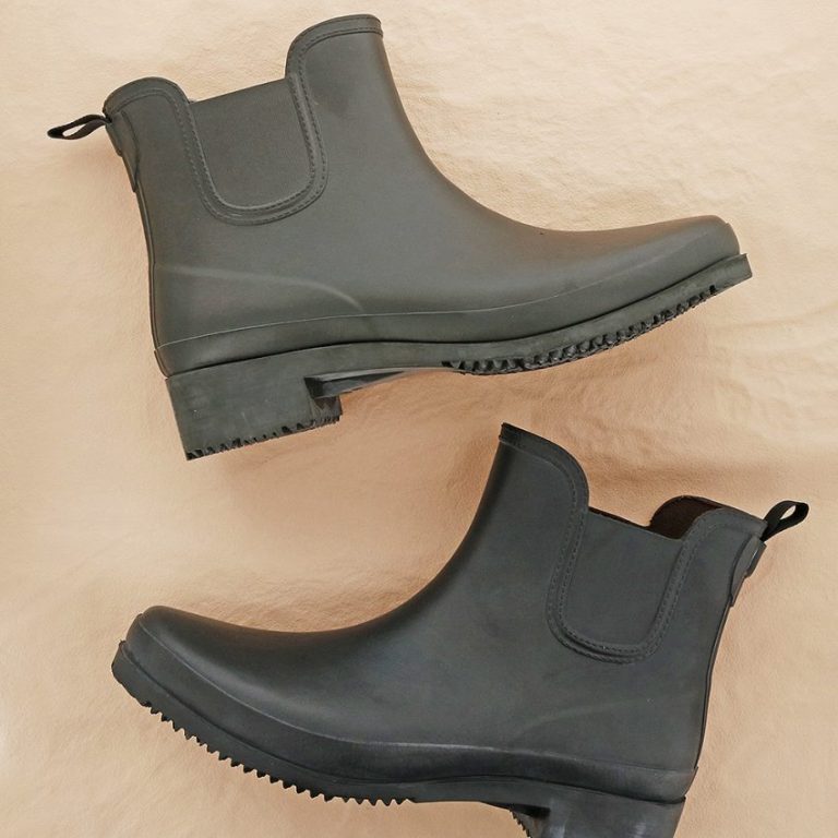 【梅雨コーデ】どしゃ降りには一体型防水が無敵！