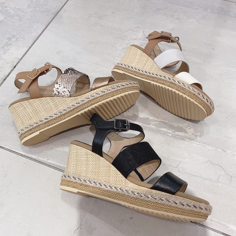 ウエッジソールサンダル