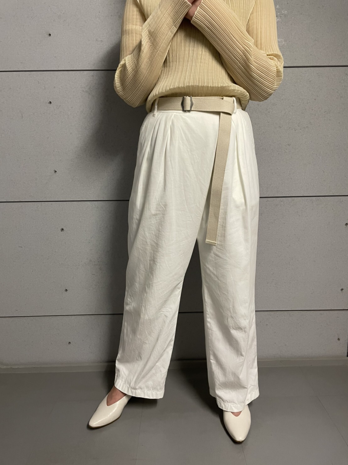 【春の新色】①サヴァサヴァのパンプスコーデ