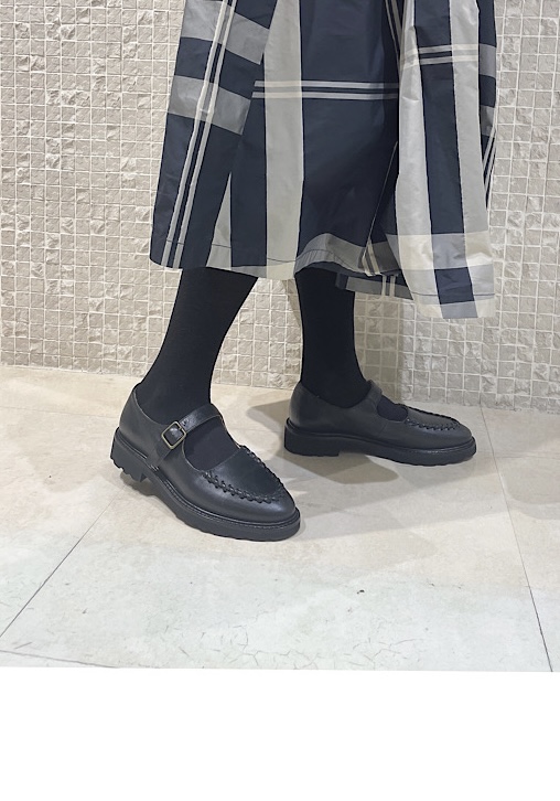 春にぴったり！ストラップシューズ！