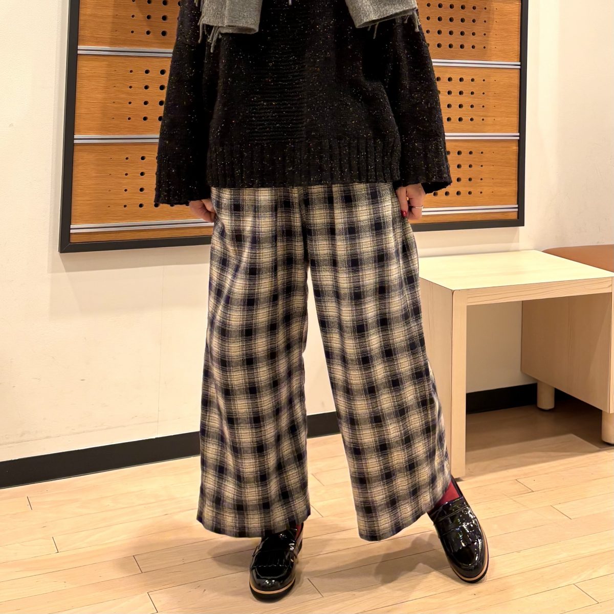 再入荷！エナメルローファー×靴下 冬コーデ