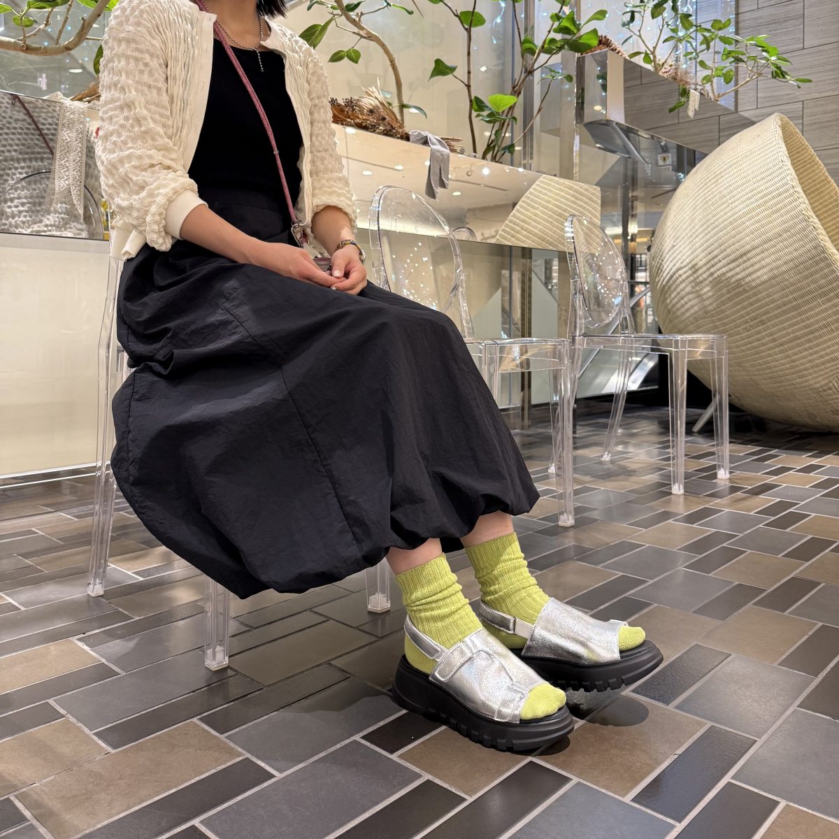 2025 夏靴｜厚底シルバーサンダル×靴下コーデ