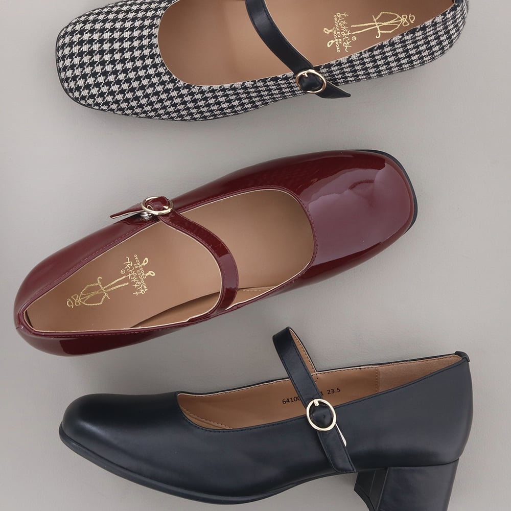 ストラップパンプス