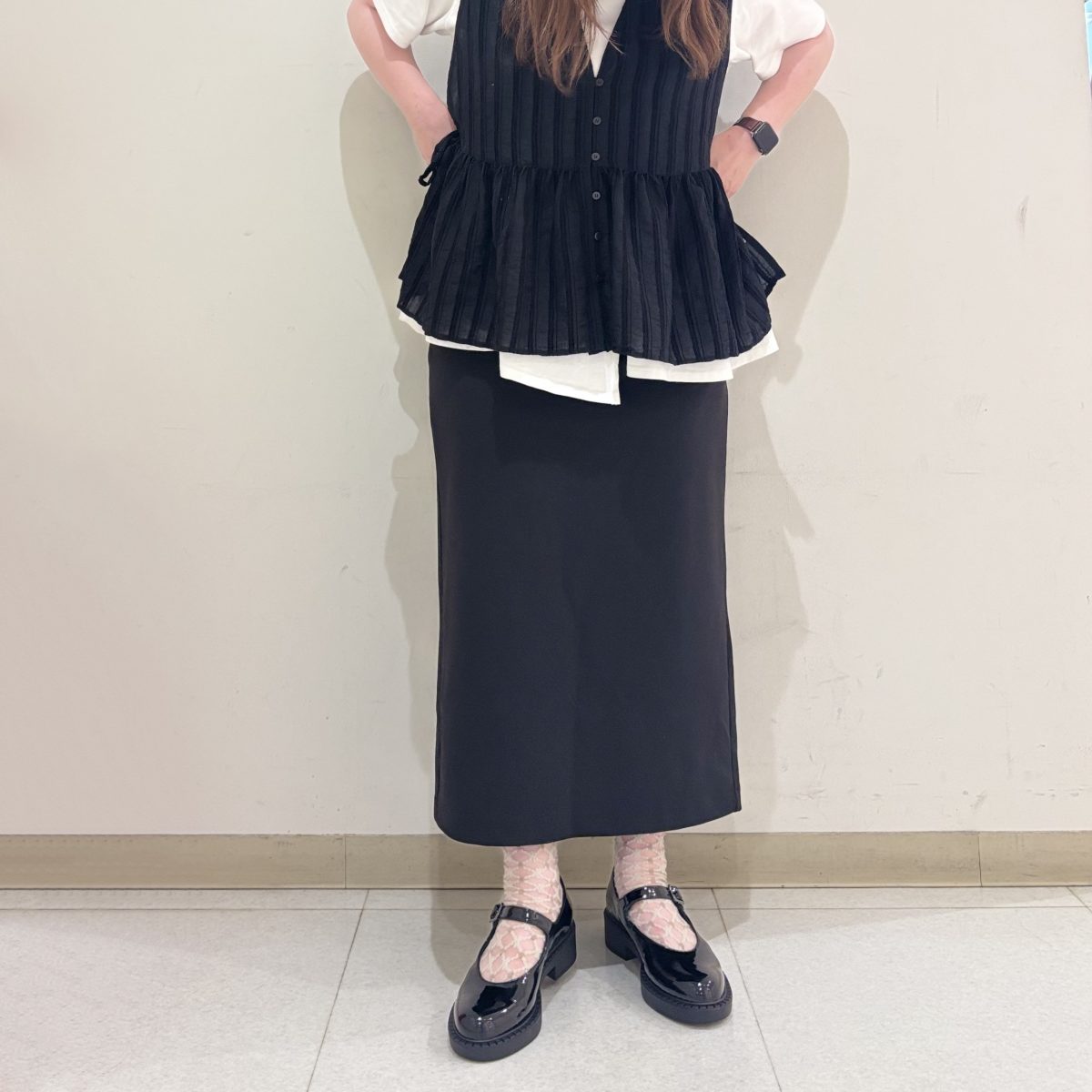 2025年秋冬トレンド|エナメルシューズ✕靴下コーデ