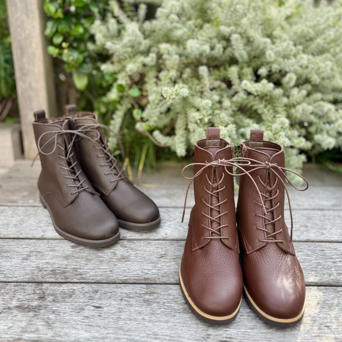 やわらかレザーで履きやすい！防水レースアップブーツ