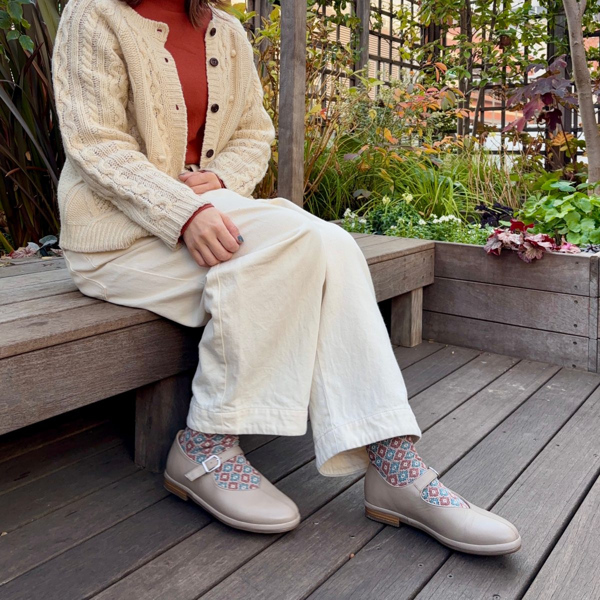 SALEオススメ｜ストラップシューズで冬の靴下コーデ