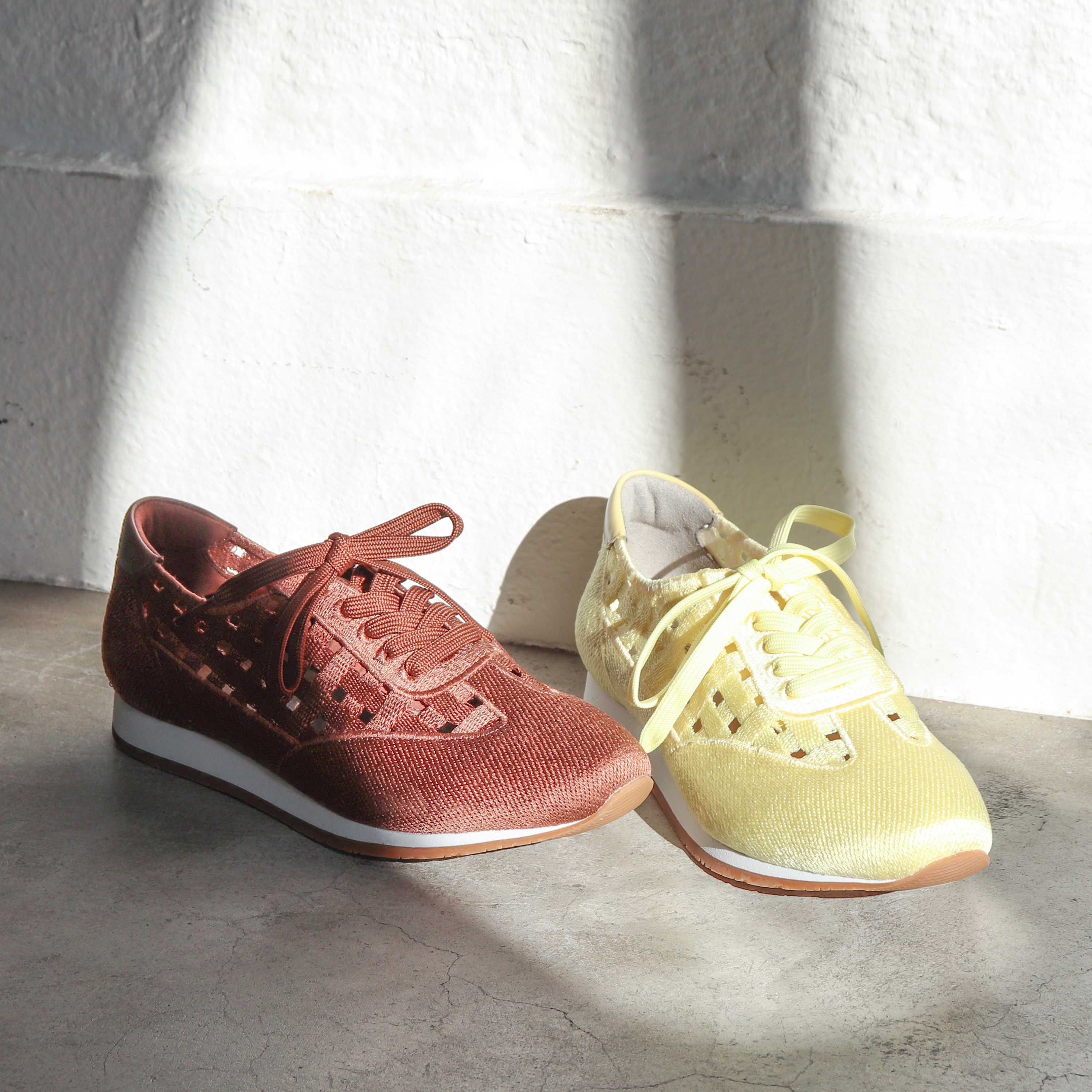 メッシュレースアップスニーカー